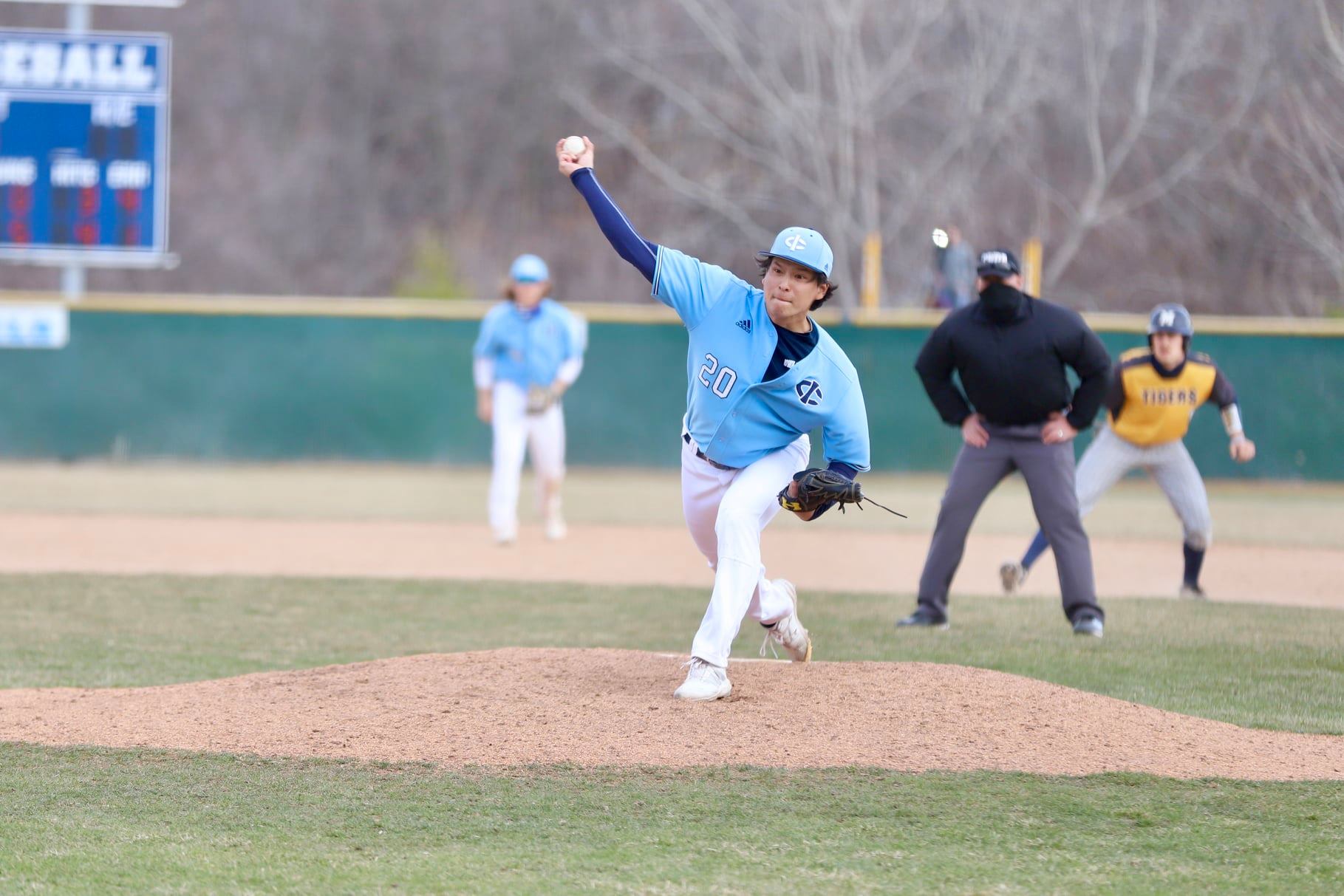 Tritons sweep past Iowa Lakes