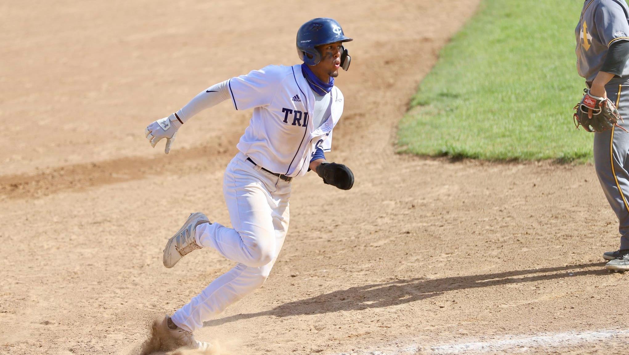 Tritons sweep NIACC, advance