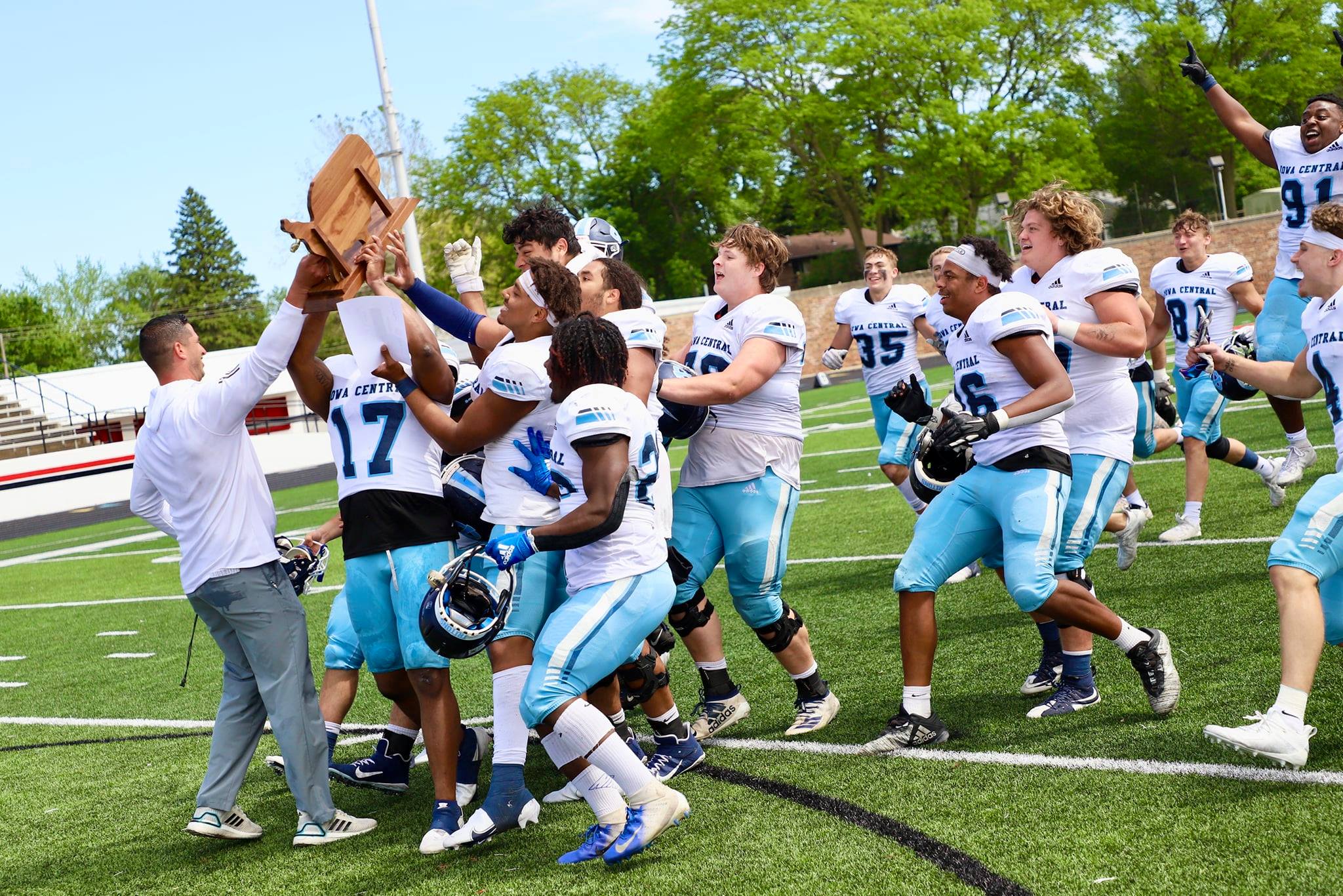 Tritons win Graphic Edge Bowl