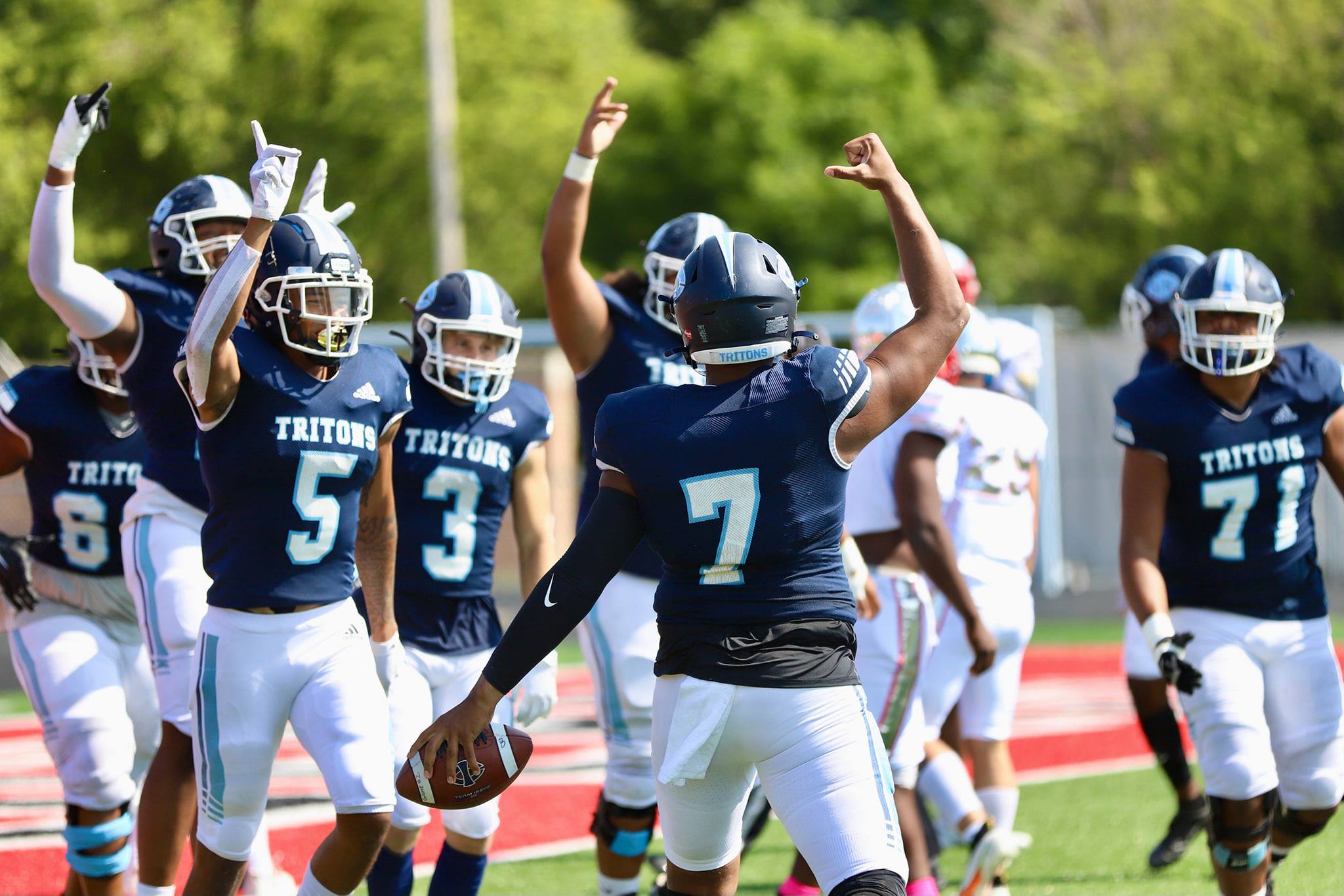 No. 8 Tritons welcome fourth-ranked Reivers