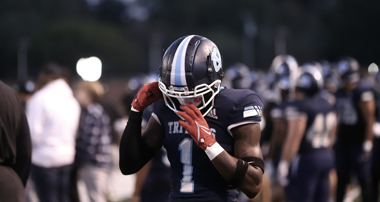 Football falls to No. 2  ranked Iowa Western 14-34