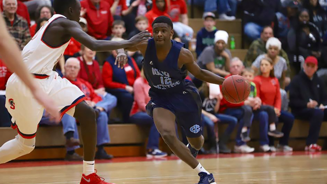 Southwestern gets by Iowa Central