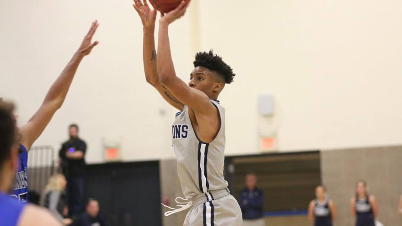 Tritons go 2-1 on the weekend in Illinois