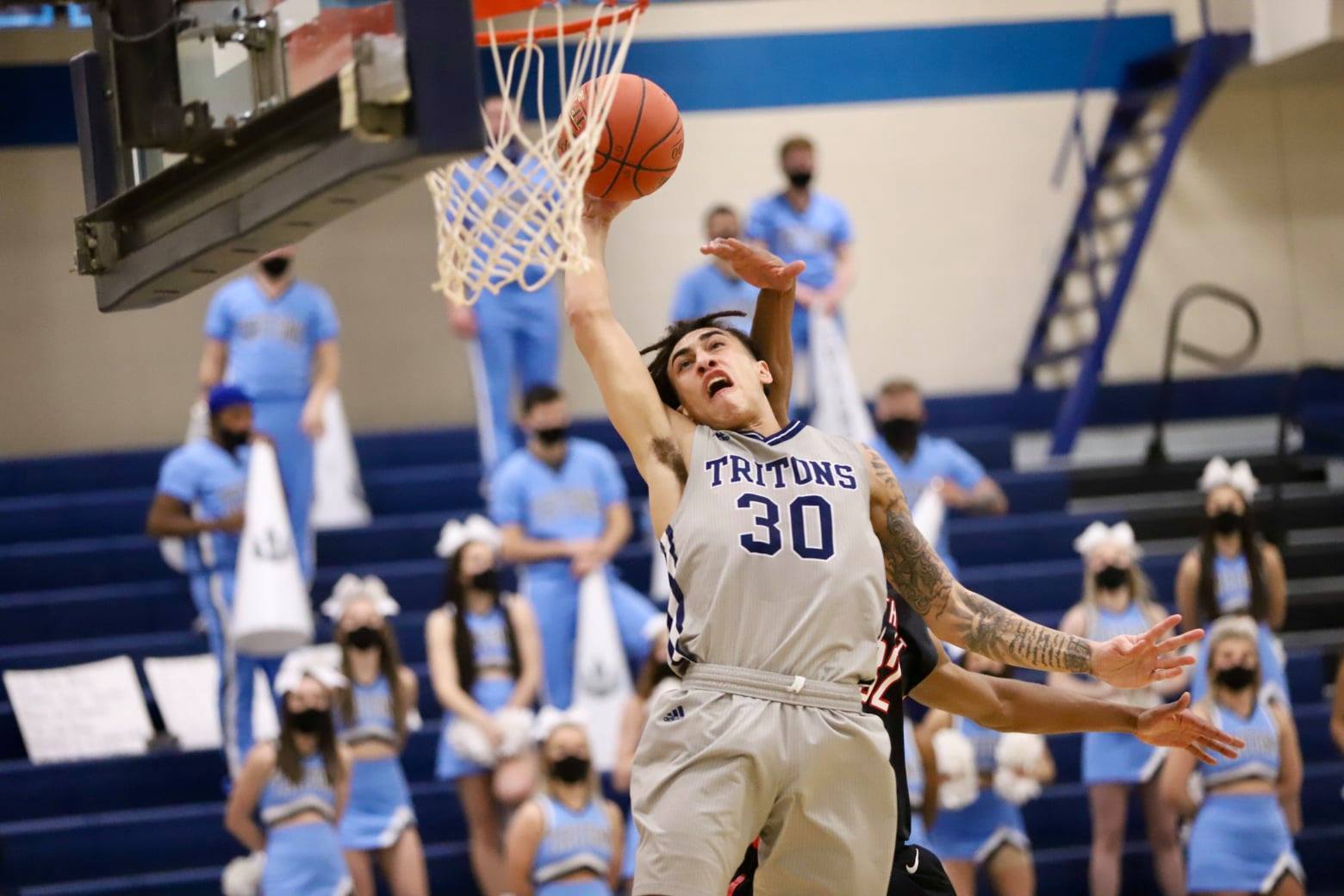 Iowa Central topped by Lakers