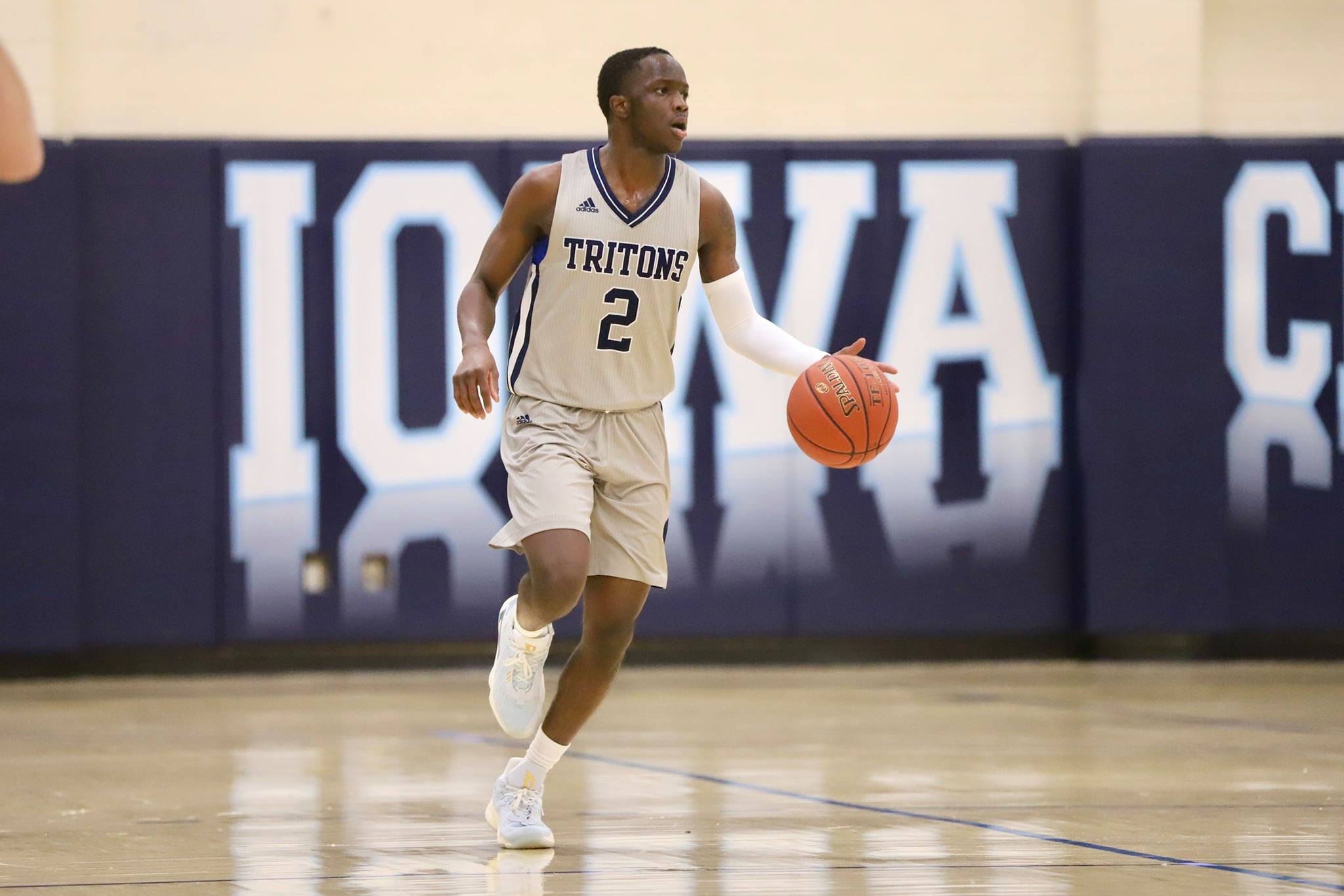 Tritons get back in the win column