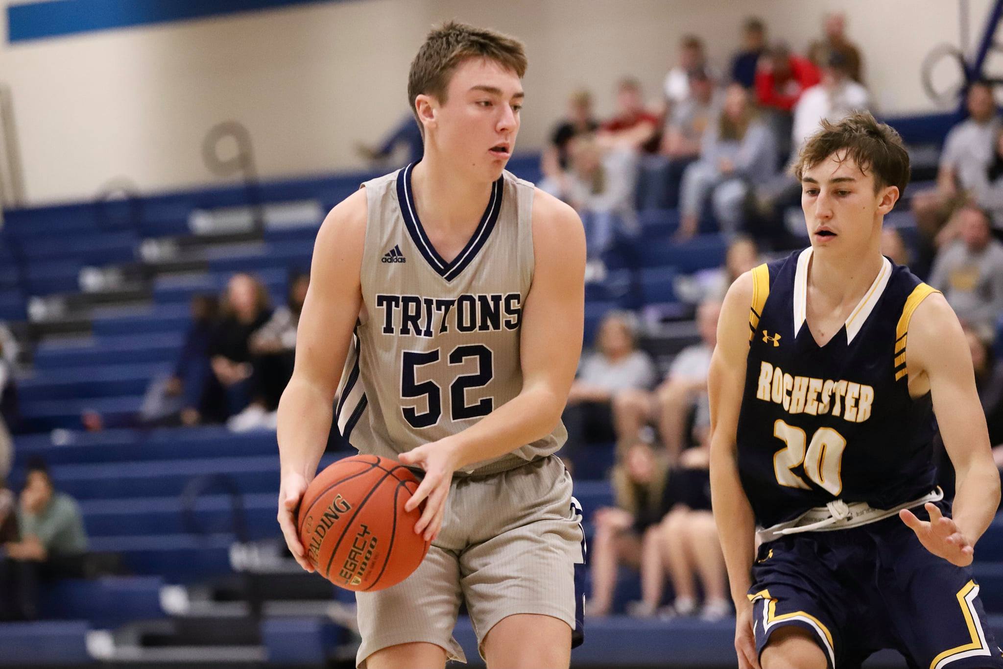 Iowa Central fights, rallies by Ellsworth