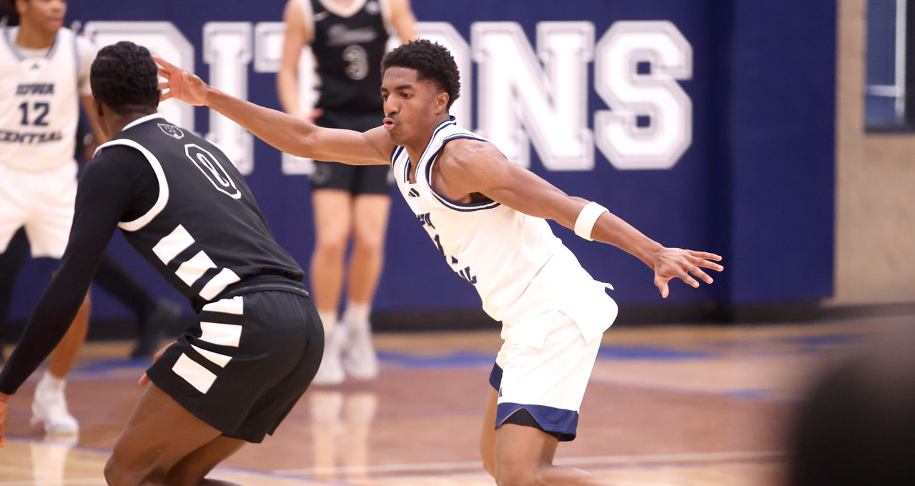 Tritons Fall in Conference Showdown with #7 DMACC