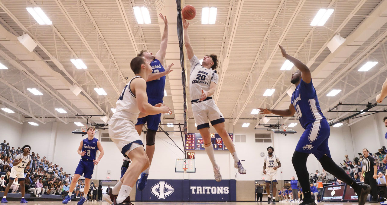 Tritons Fall in Battle with #4 Kirkwood at Hodges Fieldhouse