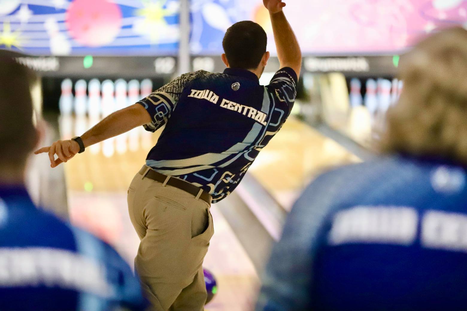 Tritons open the season on the lanes