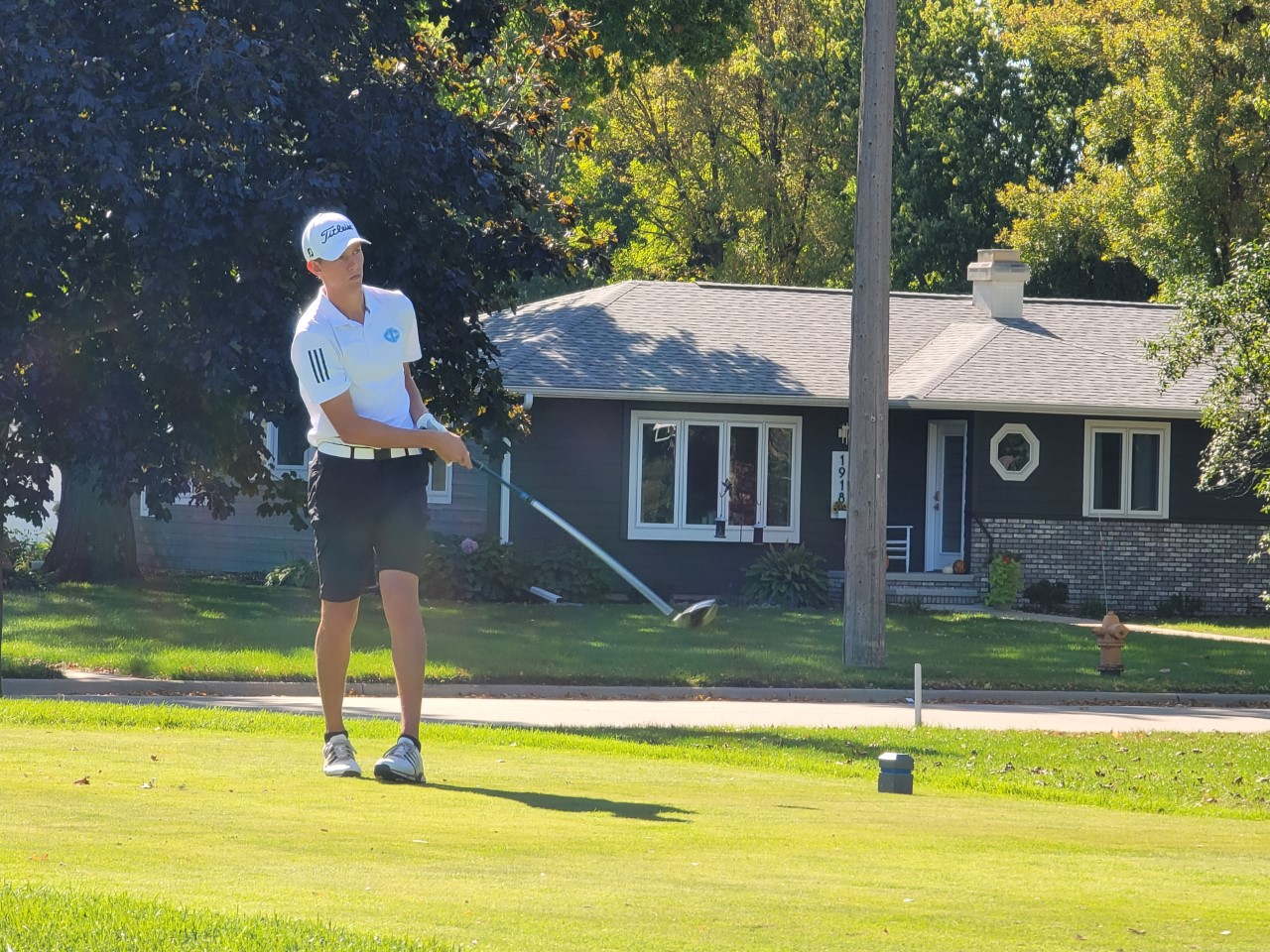 Schipper, Ross pace Tritons on links