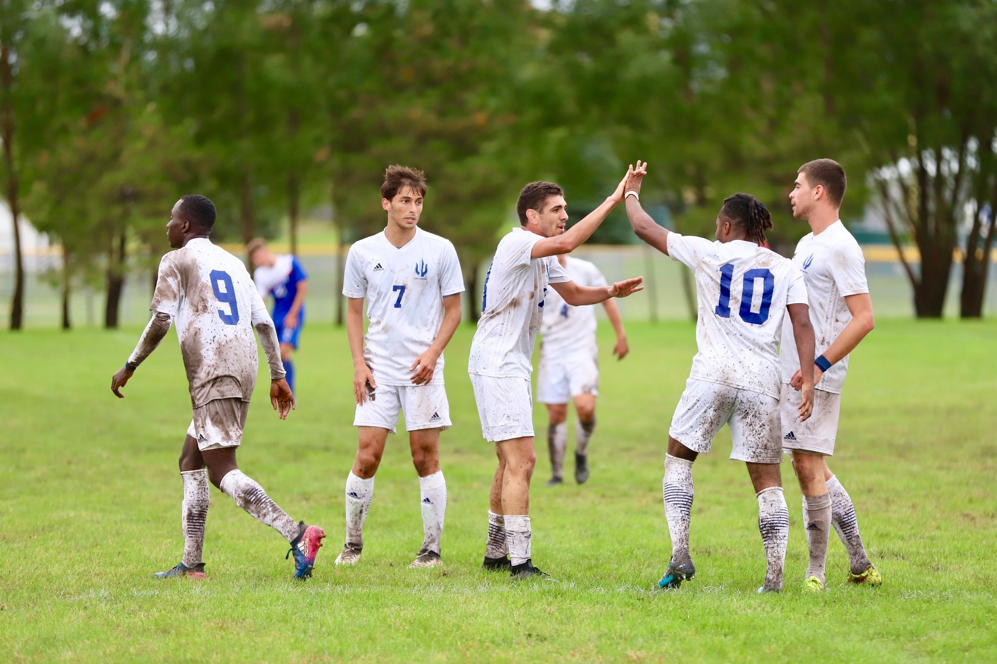 Tritons upset No. 5 Iowa Lakes