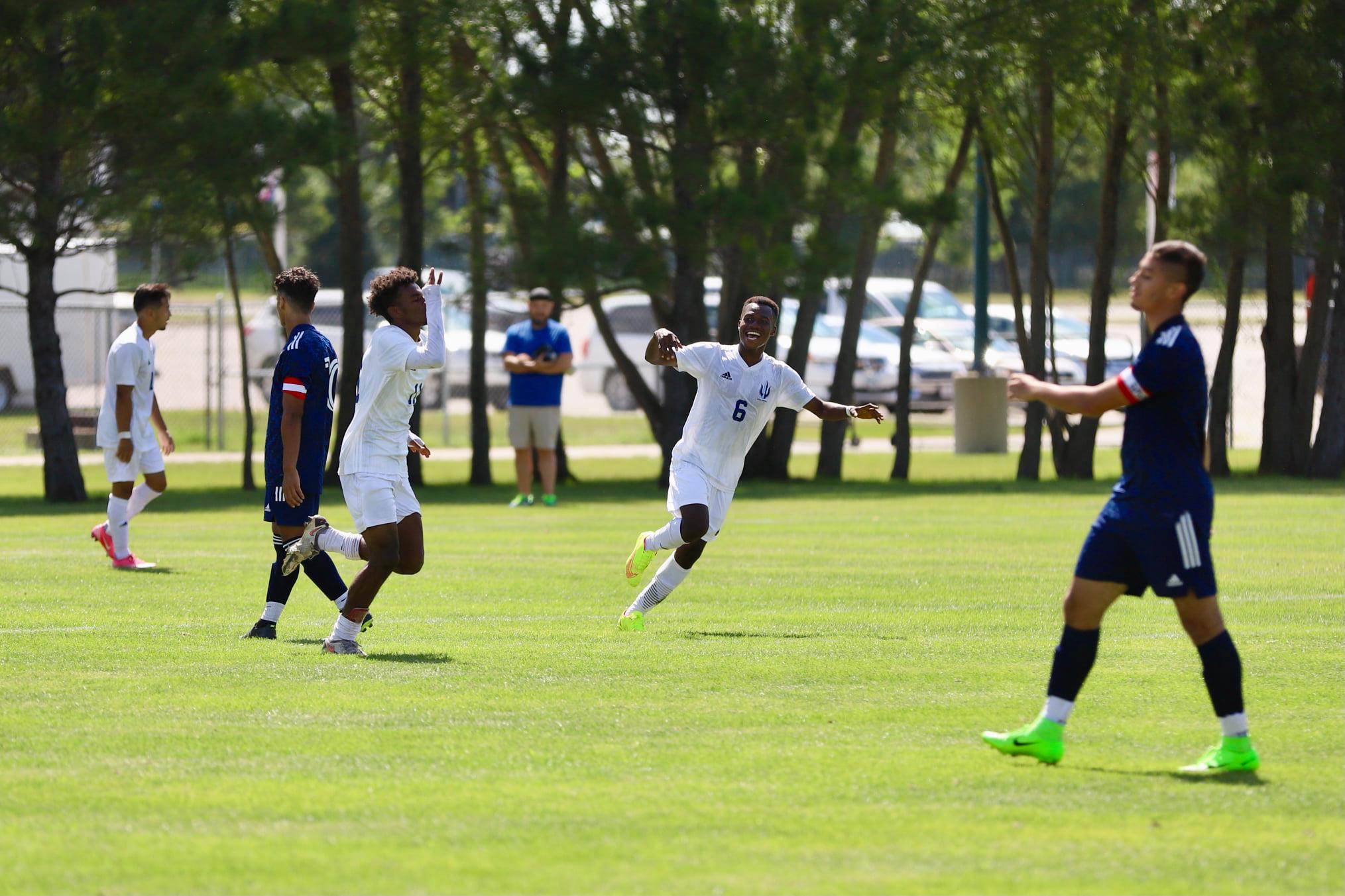 Mtende finding himself on the pitch at Iowa Central