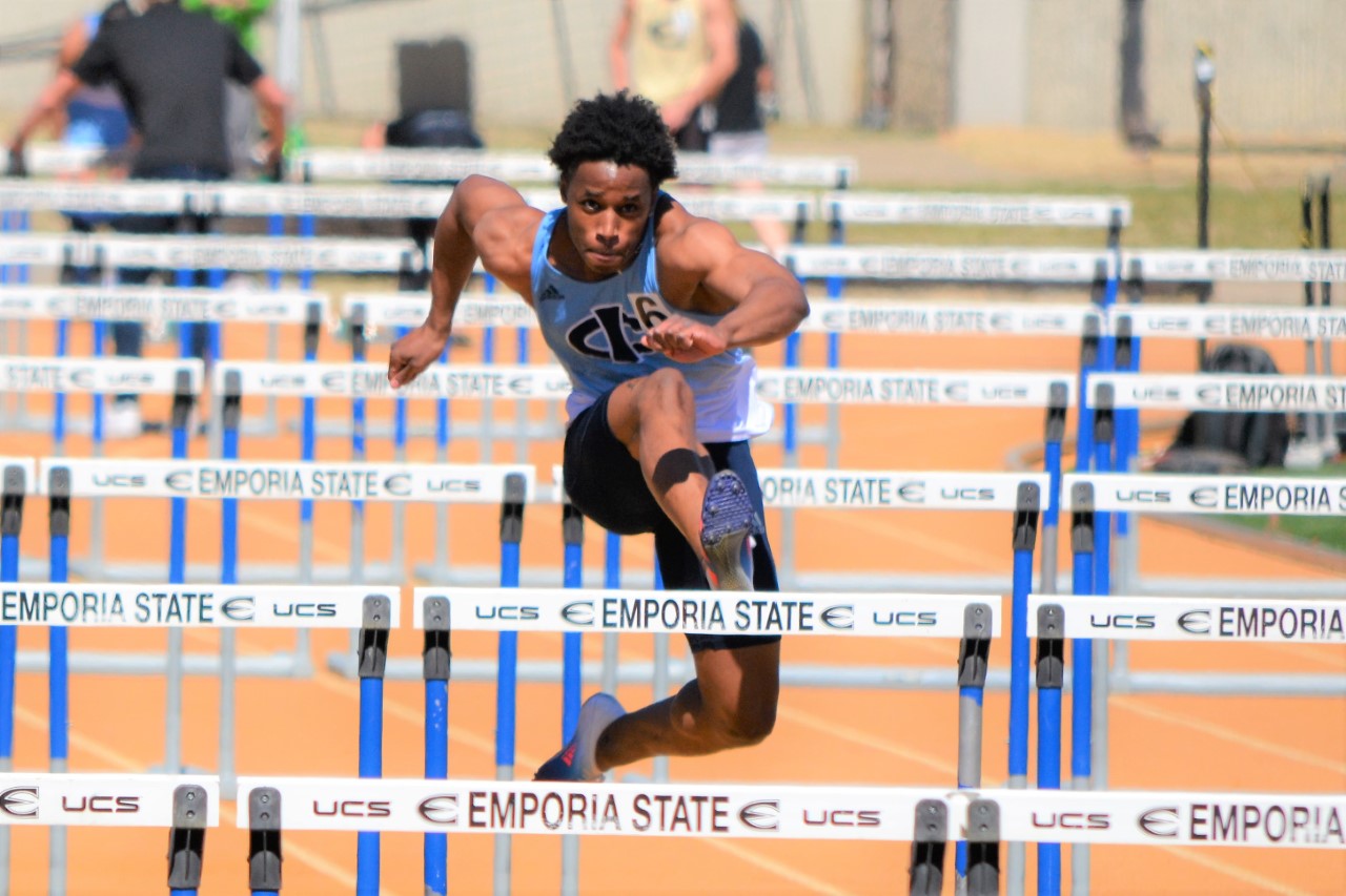 Tritons open outdoor season in Kansas