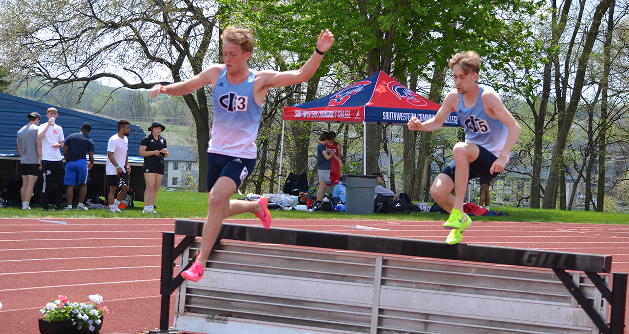 Mens track took second place at regionals