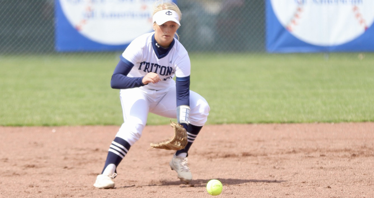 Softball splits doubleheader 1-1 with DMACC