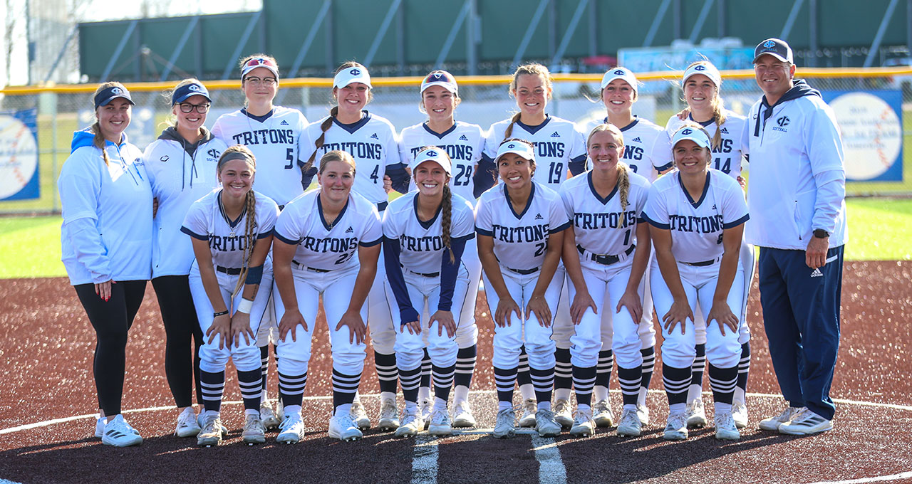 Triton Softball Sweeps Sophomore Weekend