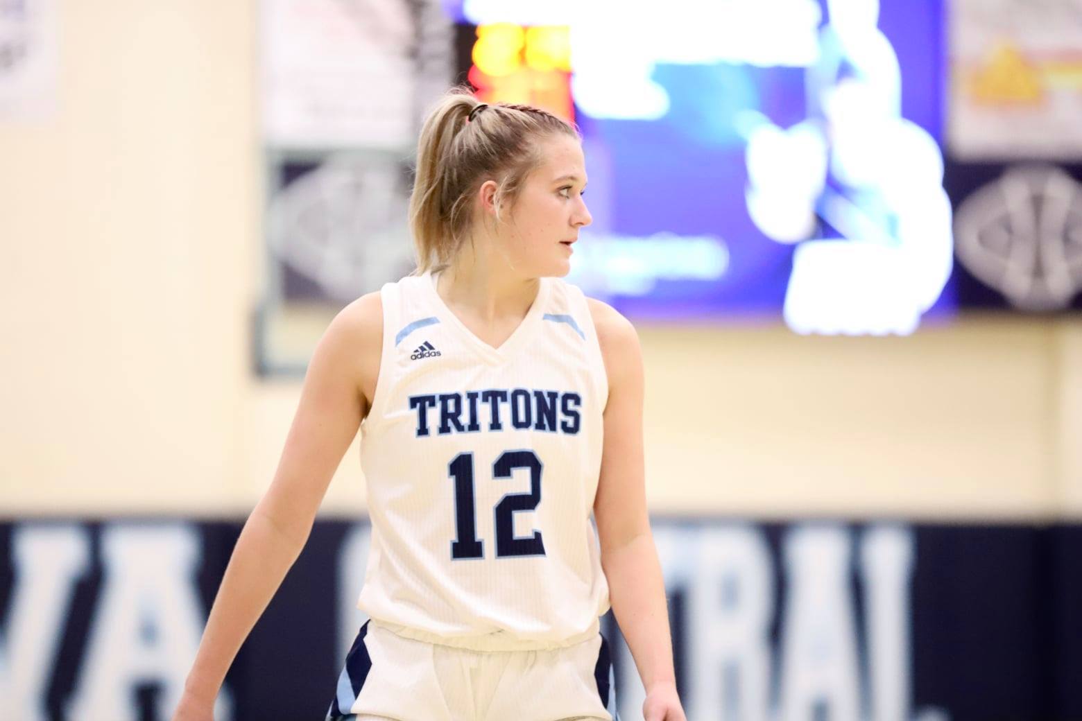 Big fourth quarter sparks Tritons to win
