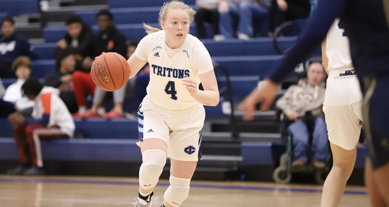 Women dominate Elgin 66-35