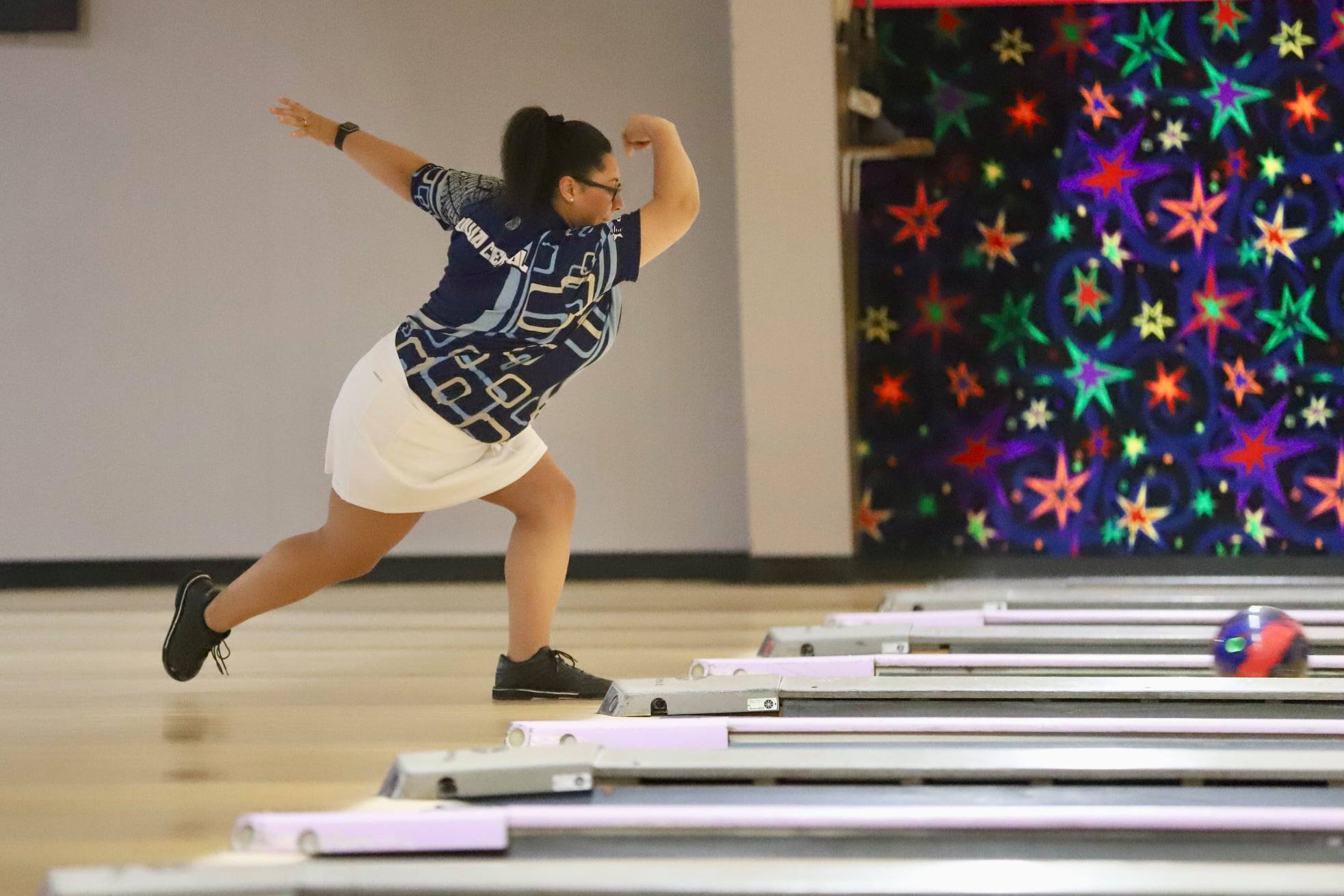 Tritons open the season on the lanes