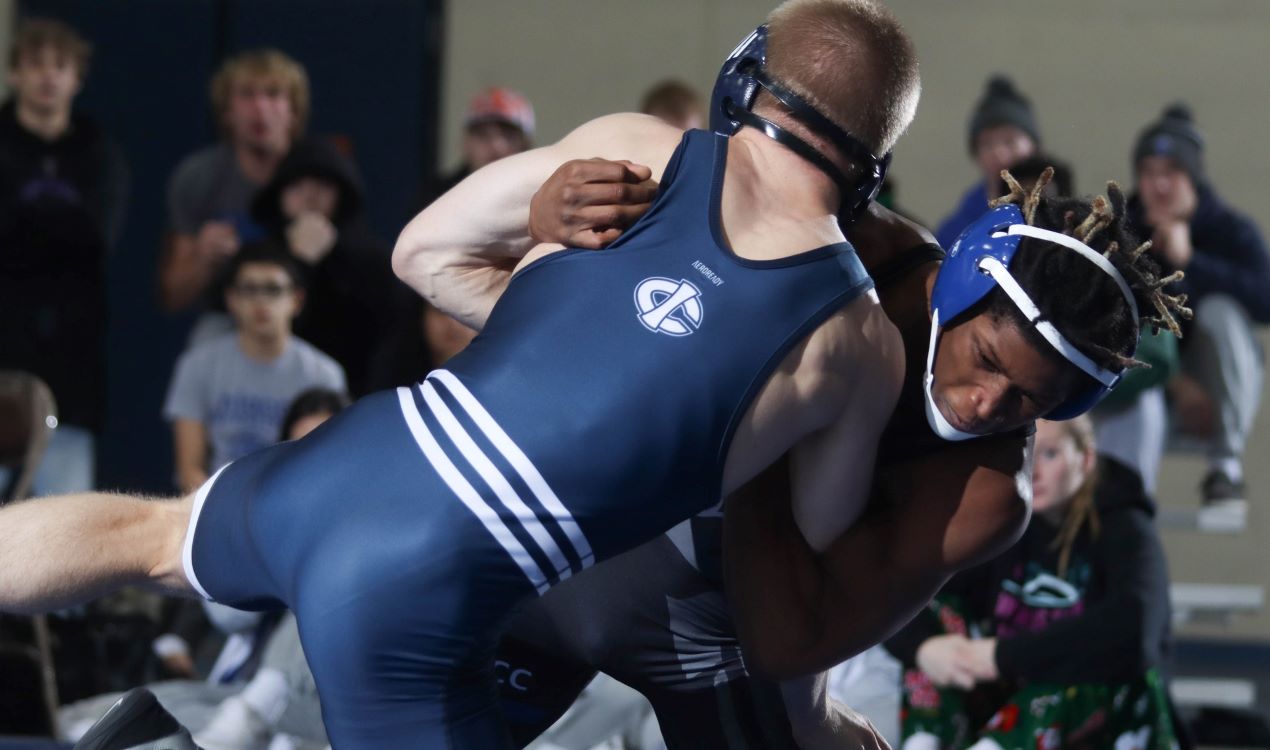 Triton wrestling takes down NIACC 30-18