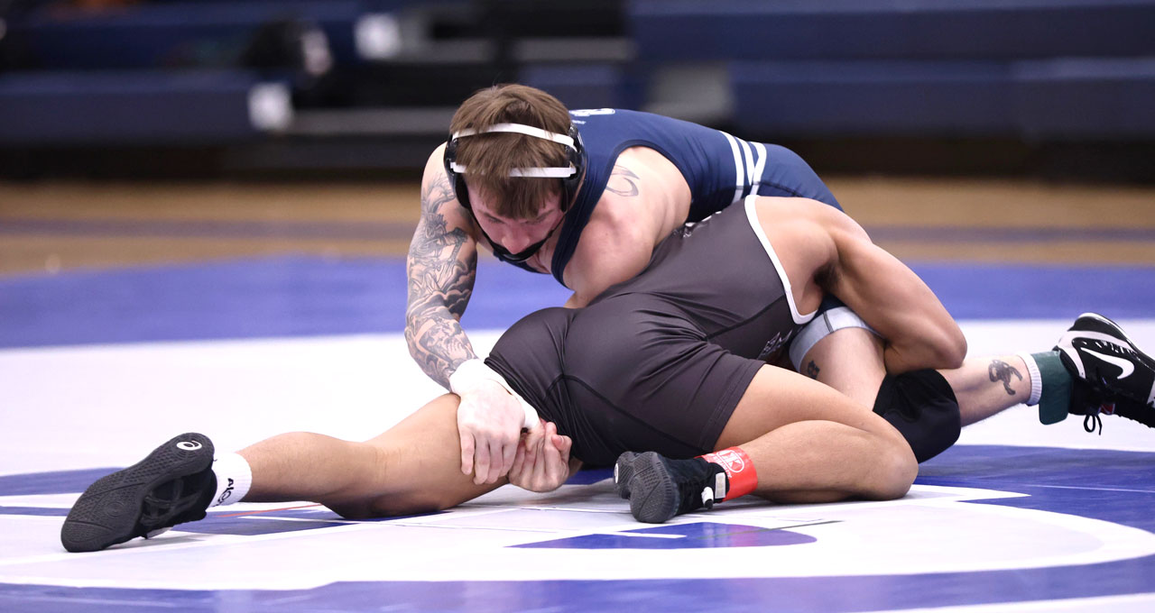 Tritons Dominant in 43-10 Victory over Iowa Western