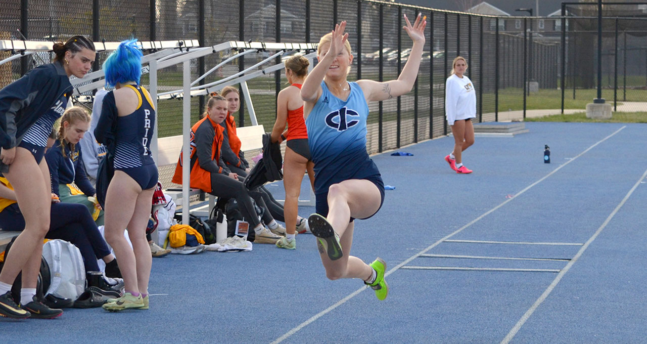 Tritons Compete at the Mule Relays and Mustang Carnival