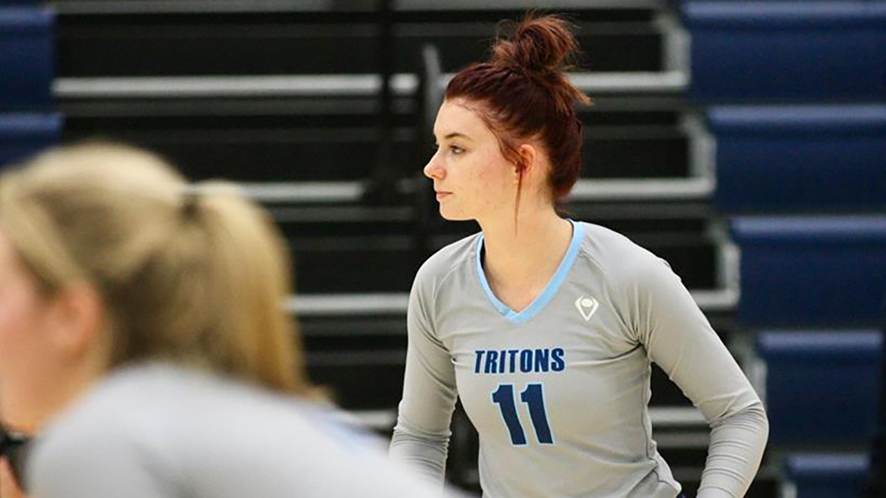 Lohrmann Breaks Services Aces Record