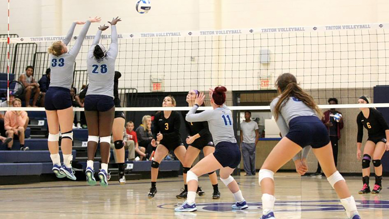 Tritons Split at Central Tournament