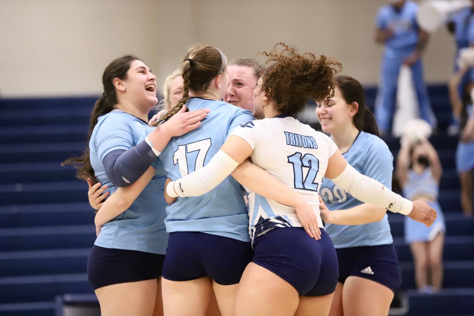 Tritons sweep into quarterfinals