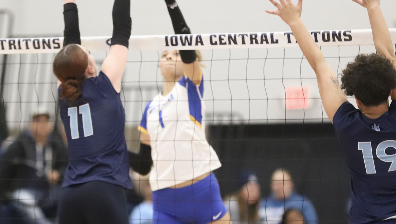 Tritons win regional semifinal 3-0