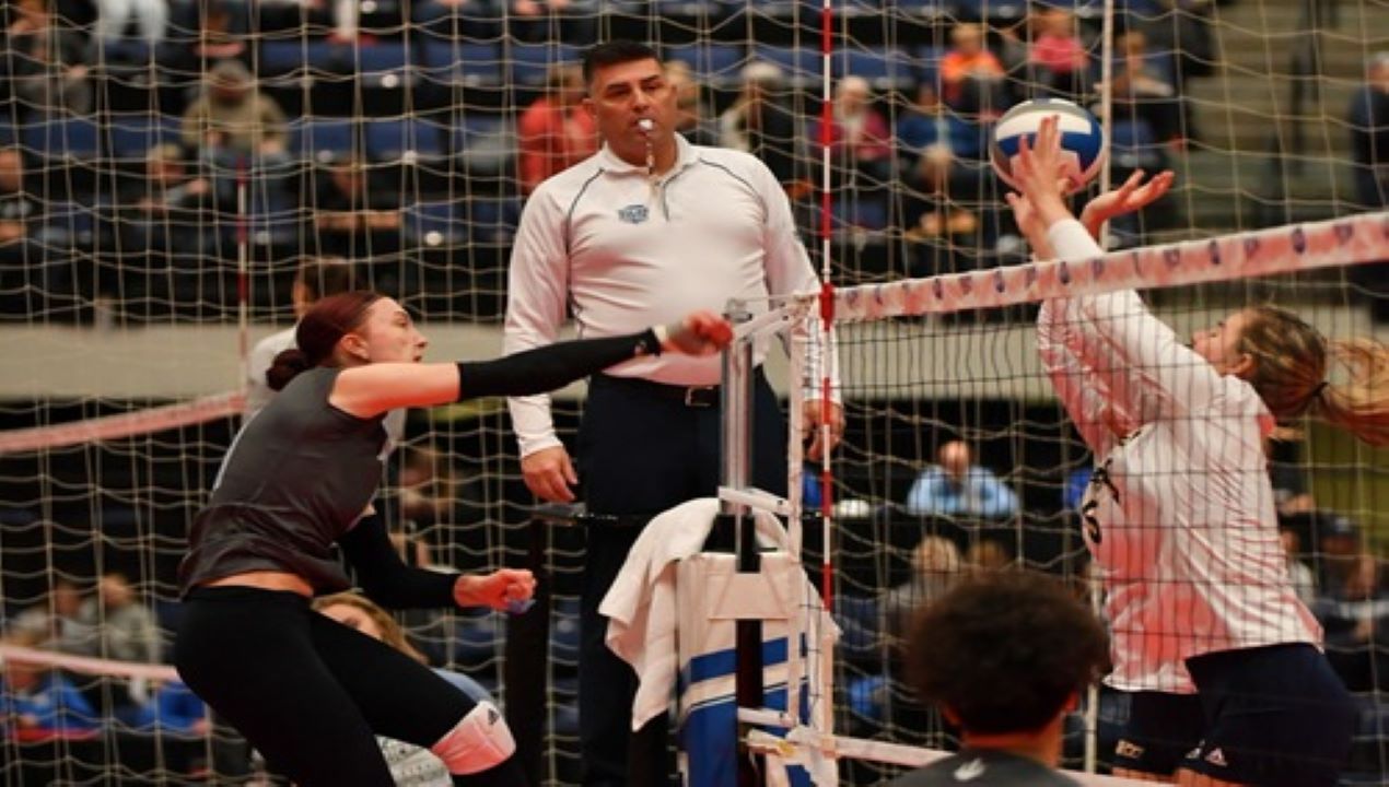 Tritons split 1-1 on first day of nationals 