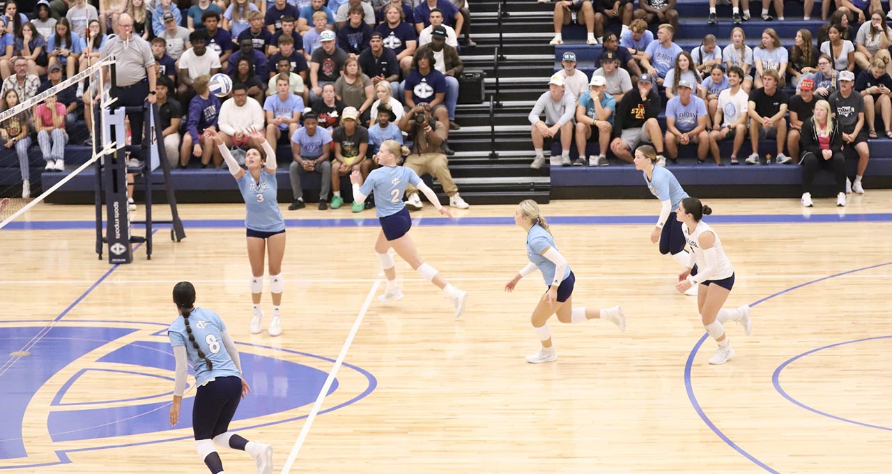 volleyball went 2-1 in Triton Invite October 20-21.