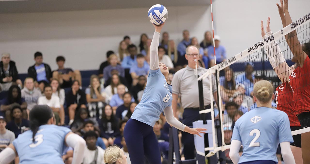 Volleyball goes 4-0 at home tournament