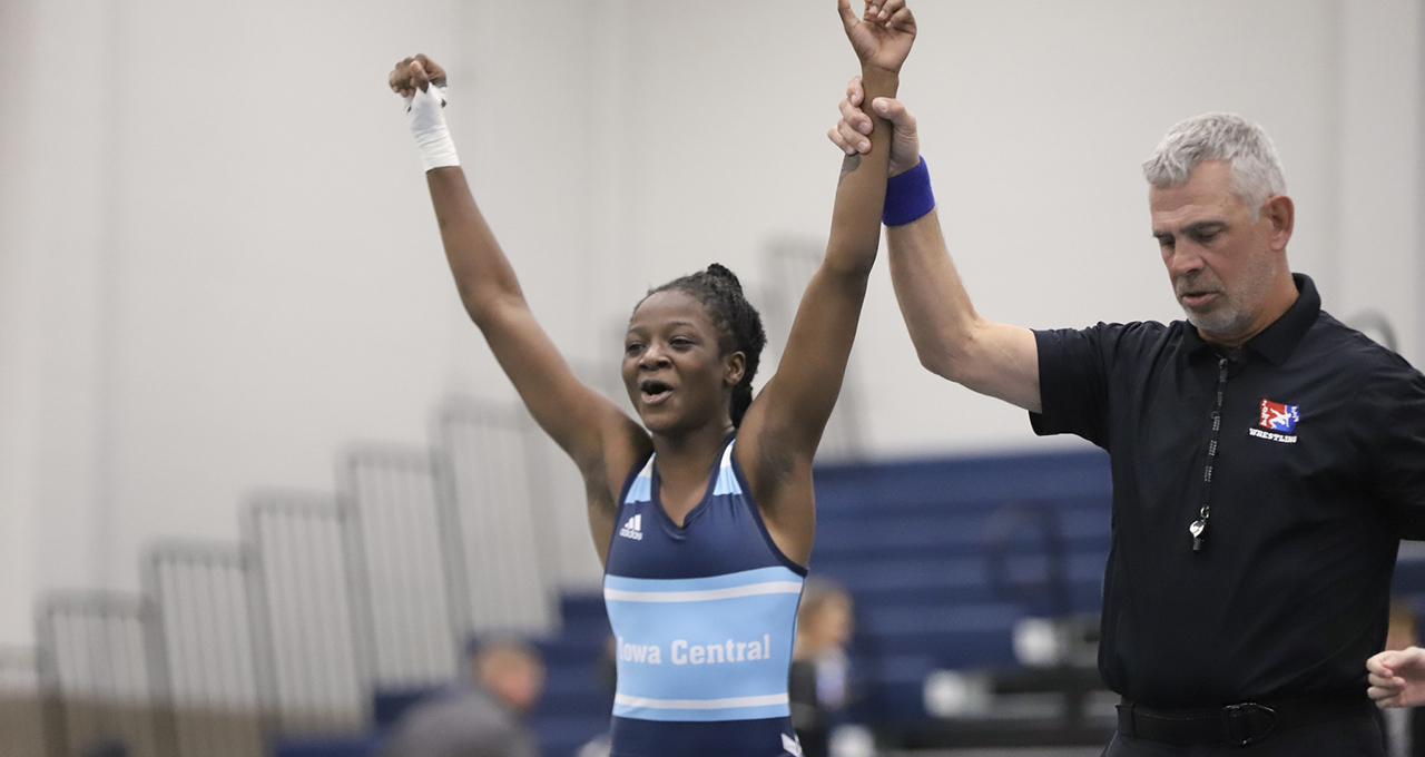 womens wrestling won 50-5 in a dual with Iowa Lakes 