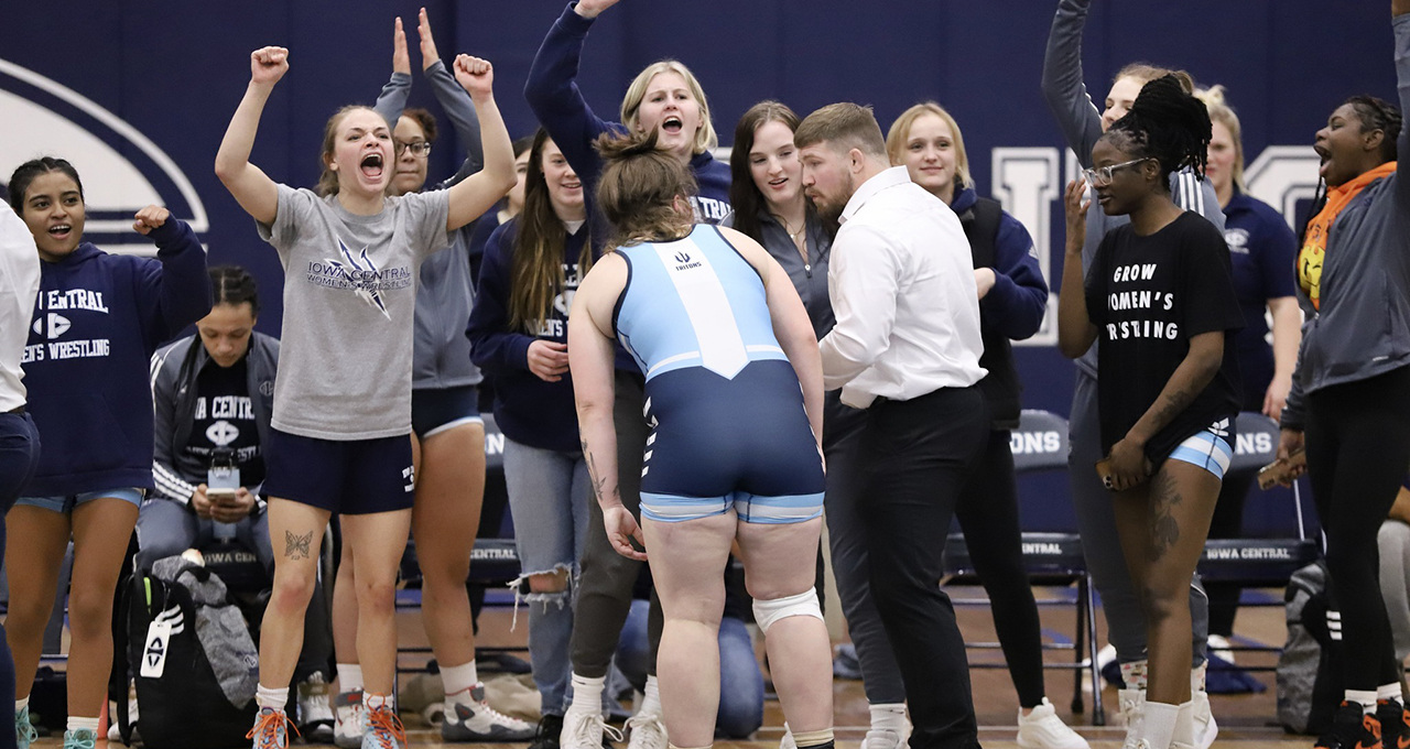 Triton Women finish the season 4-2 in duals 